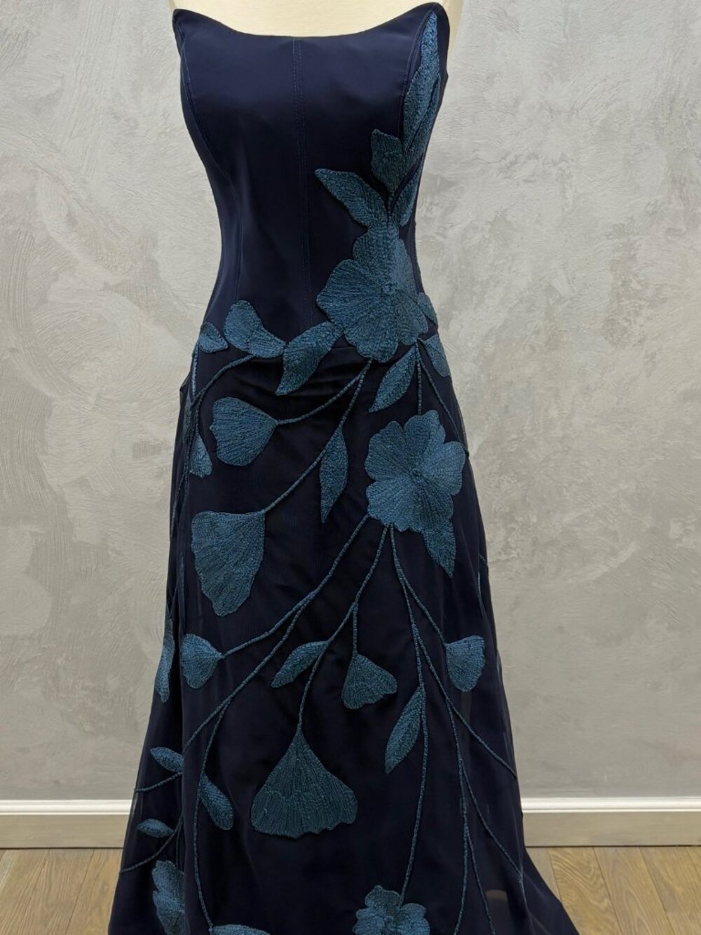 Never worn elegant Fouy Chov gown Size 0 Navy Blue with lighter blue flowers